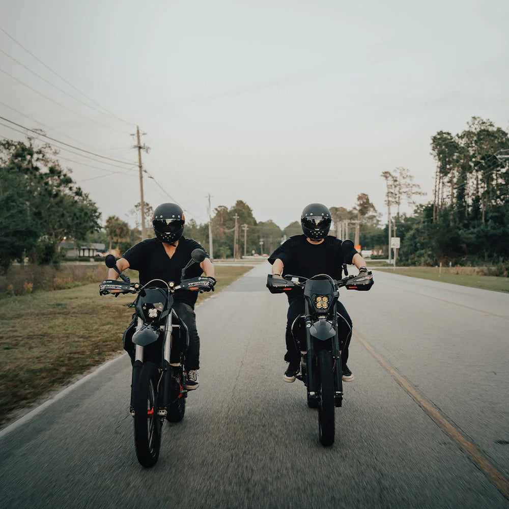 Daytona Helmets DOT Daytona Retro Full Face Motorcycle Helmet: Vintage Style for Men, Women, & Youth - Dull Black W/ Dull Black Accents